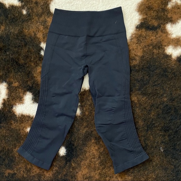 Lululemon Flow & Go Crop Black 4 Compression - Picture 2 of 7